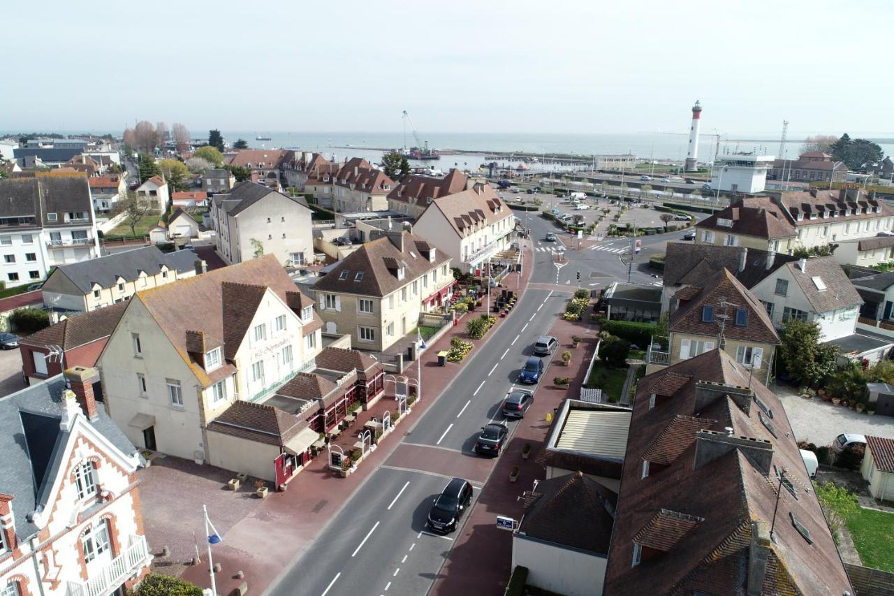 Hotel-Restaurant Le Normandie Luc-sur-Mer Exteriér fotografie